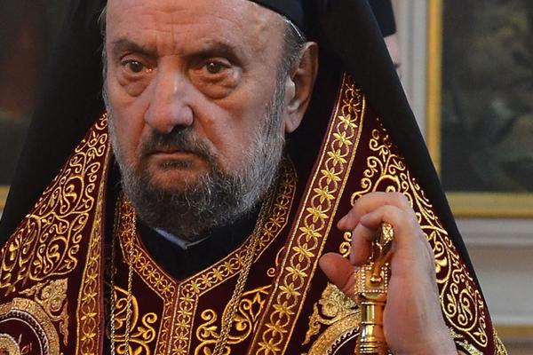 NEĆE BLUDNOG POPA: Stanovnici Sremske eparhije se protive dolasku Kačavende! (FOTO)