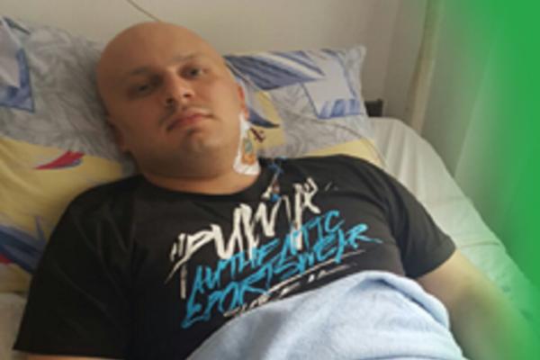 Aleksandar (23) je živeo normalnim životom, sve dok jednog dana nije napipao nešto ispod pazuha!