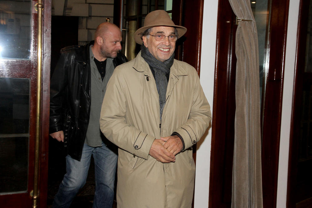 NIJE BIO TIHI Najjača reakcija jednog dede ikada: Voja Brajović dobio unuku, a kada ju je prvi put video...  (FOTO)