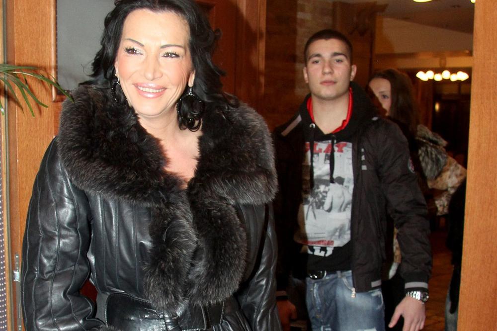 Ma, kuliraj brate, gori nam gajba! Izneverovaćete na reakciju Goce Božinovske na hapšenje sina! A I ON JE! (FOTO)