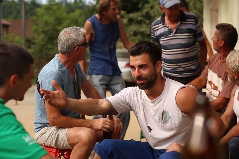 BIO JE STIDLJIV DEČKO I MILJENIK NARODA NA FARMI: Sada izgleda skroz dručagije, sav je u mišićima i tetovažama!