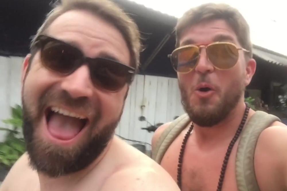 Dvojica drugara su poslala PRESMEŠAN VIDEO roditeljima koji misle da su pederi! (VIDEO)