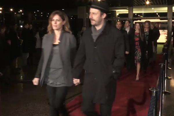 Đuričkovu ženu nikada niste videli, a ona je toliko PRIRODNO LEPA da joj šminka nije ni potrebna! (VIDEO) (FOTO)