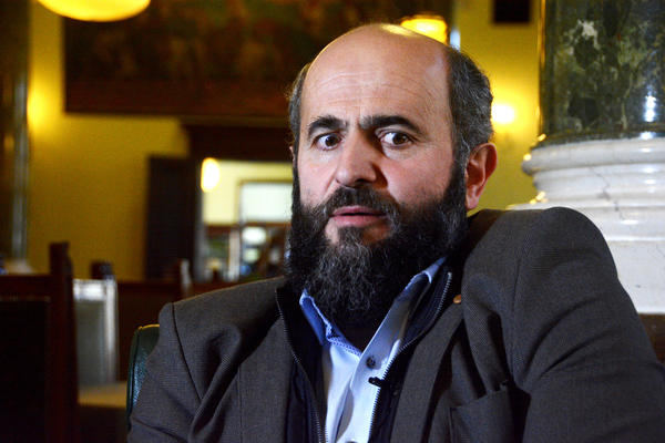 ZNA KOJE MINISTARSTVO BI MU NAJBOLJE LEGLO! Zukorlić bi u Dačićevu ili Rasimovu fotelju!