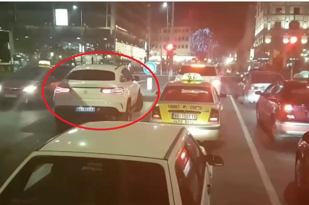 DRŽAVO, PRONAĐI OVOG KRETENA I ODUZMI MU AUTO! Srbija zgrožena divljačkom vožnjom u centru BG (VIDEO)