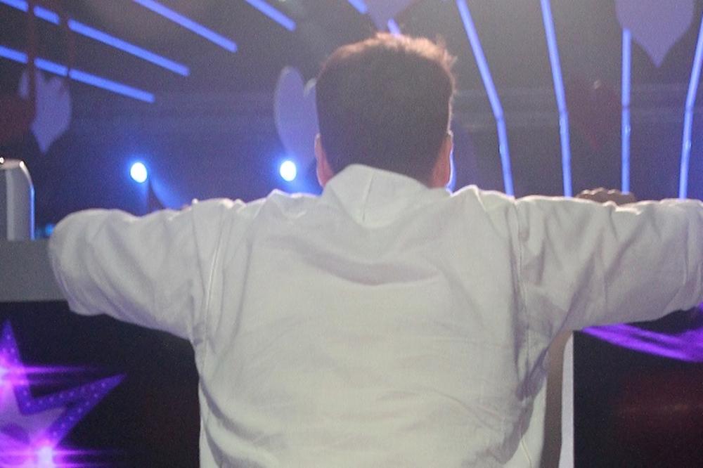 HARI MATA HARI NAVODNO U BOLNICI ZBOG PRETERANOG KORIŠĆENJA VIJAGRE??? Pevač poludeo: Kome sam ja uopšte BITAN?