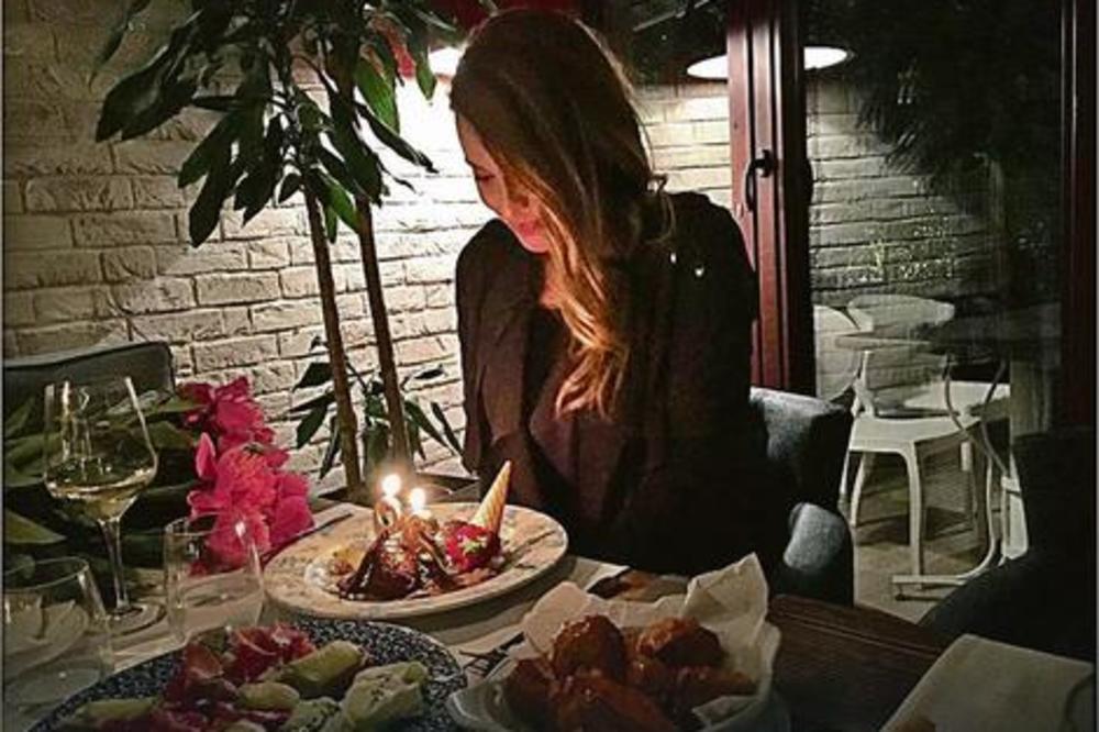 Lepši poklon nije mogla ni da zamisli: Ivan Ivanović iznenadio devojku za rođendan na najlepši mogući način (FOTO)