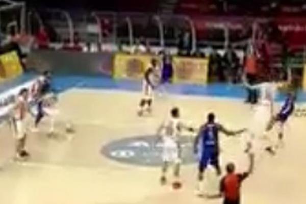 DA JE GAĐAO JOŠ 100 PUTA, NE BI USPEO: Nestvarna trojka Turaka izdeprimirala Zvezdu! (VIDEO)