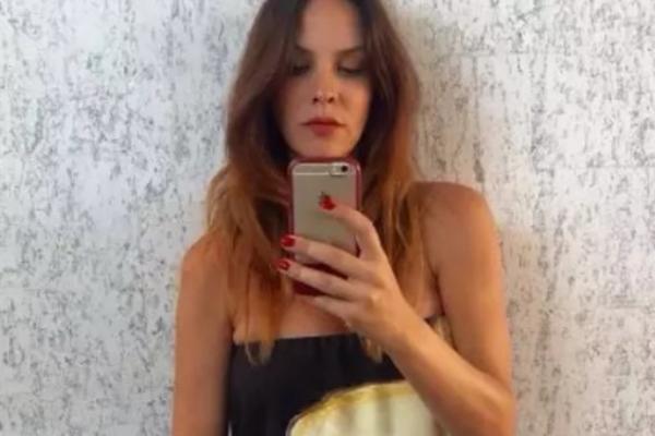 MODELSICA TREBA DA SE PORODI ZA 10 DANA! Čeka blizance a izgleda kao AVION (FOTO)