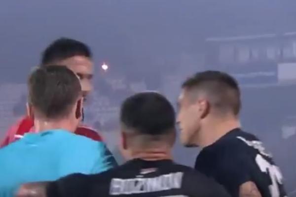 IZGUBIO KOMPAS: Sudija isključio Đurđevića, a potom mu kapiten Orlića nije ostao dužan! (VIDEO)
