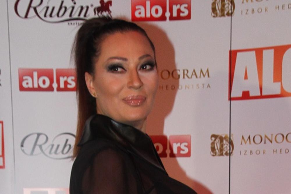 Pored onakvog tela niko OVO nije primetio! Šta je to Ceca promenila na sebi? (FOTO)