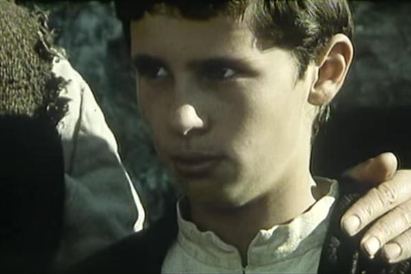 DETINJSTVO JOJ JE OBELEŽILA ULOGA VIRDŽINE,BILA JE NAJPOZNATIJI DEČAK: Danas je udata za poznatog muzičara ima sina