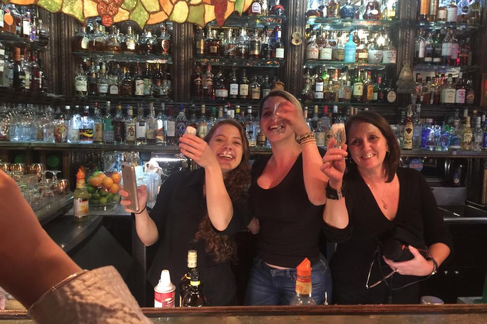 BOLESTAN SVET: Dok Kuba plače, u Americi SLAVE smrt Kastra?!  (VIDEO)