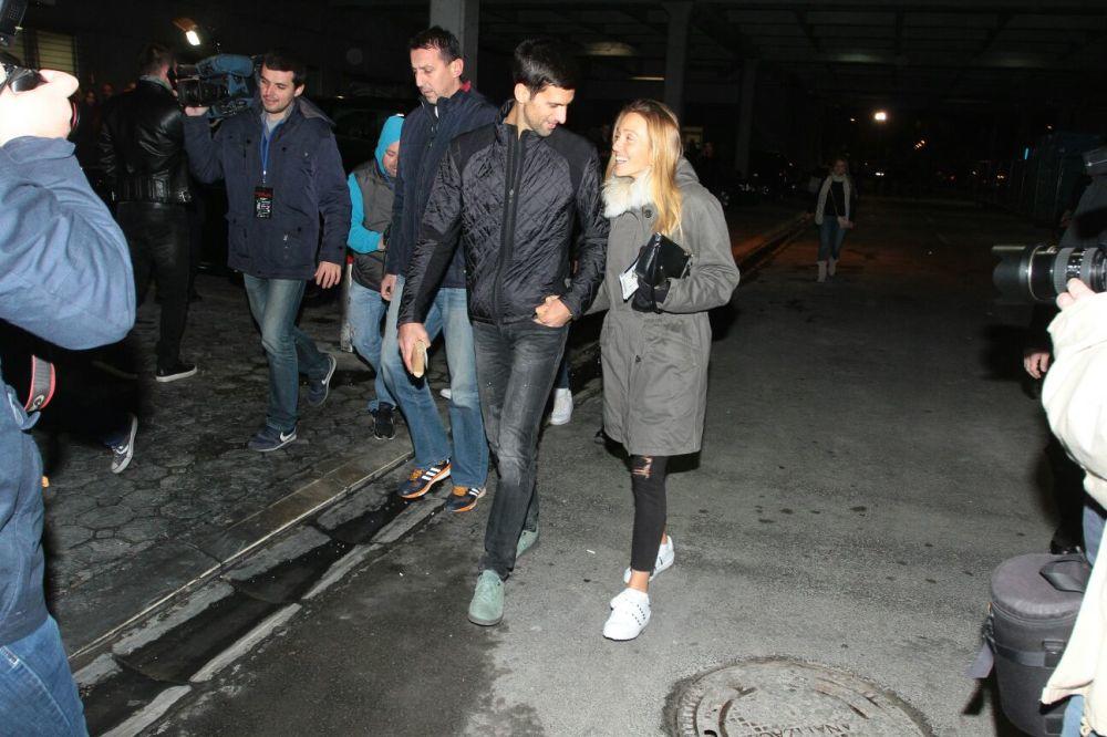 Da li je to Novak jeo meso na Viktorovoj svadbi? (FOTO)