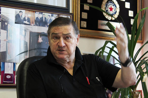 Mrkonjić obišao Miloševićev grob i izjavio sledeće: Srbija treba da mu podigne SPOMENIK!