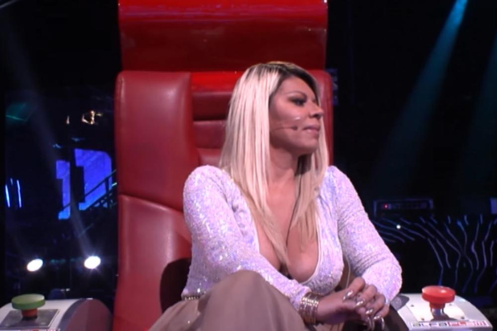 Kaliniću, Kaliniću, GDE TO GLEDAŠ?! Voditelj se zablenuo u Darine sise, a ona otkrila kako im tepa! (VIDEO)