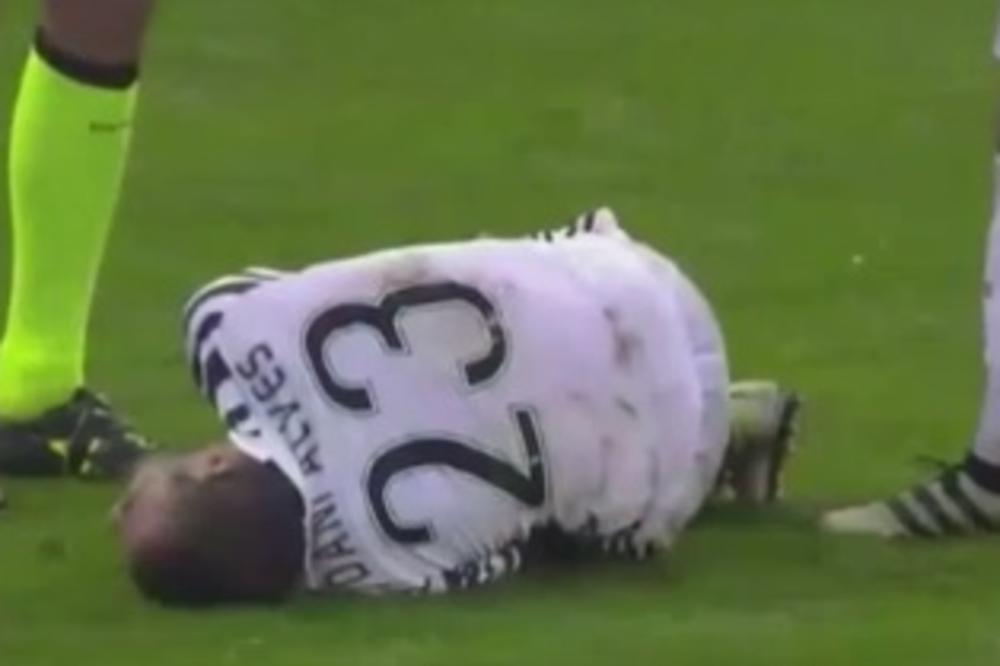HRABRO SRCE: Dani Alveš doživeo jeziv prelom noge i nastavio da igra! (VIDEO)