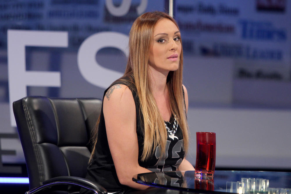 NIJE SAMO KIJA SNIMALA SE*SI SPOTOVE! ANABELA u vrućim scenama! Koja je bolja, SLOBODNA devojka ili UDATA žena? (VIDEO)