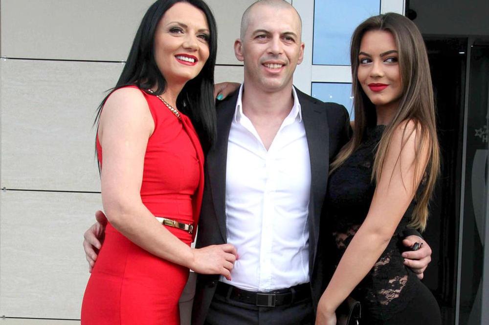 Da li ste ikada čuli za nešto odvratnije? Topalkova žena MAST IZ BUTINA ubrizgala u usta! Sada izgleda OVAKO! (FOTO)