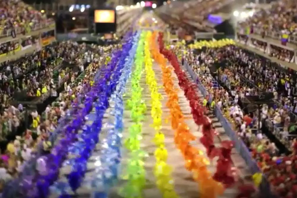 KARNEVAL U LILIPUTU: Da li su ovo plesači ili lutkice? (VIDEO)