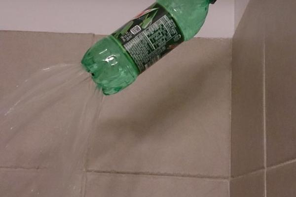 EVO KAKO DA PAMETNO ISKORISTITE PLASTIČNI ČEP I REŠITE PROBLEM SA VRATIMA: Ovo vam NIKAD nije palo na pamet