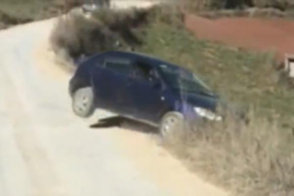 Kako Kinez radi okretanje na magistrali? Previše bukvalno! (VIDEO)