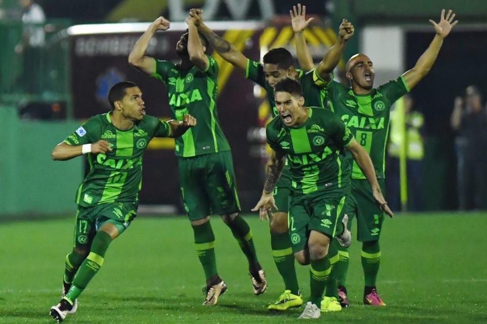 VELIKI ZELENI ŠAPEKOENSE: Ovako je razarao Zapadni uragan - brazilska magija! (VIDEO)