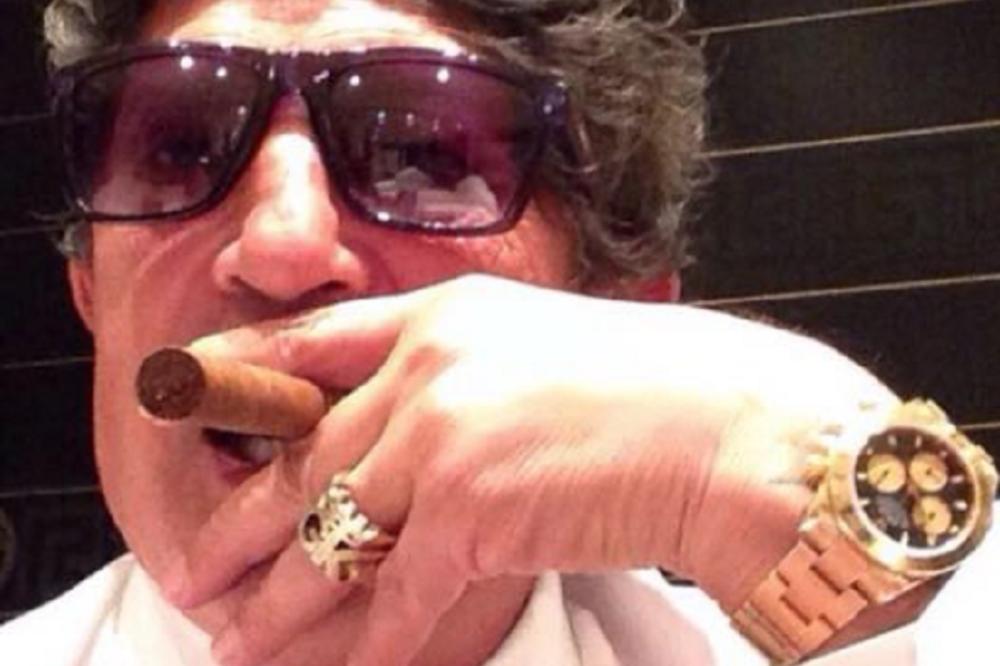 ŠENKI VERSAĆE JE PROŠLOST, NAŠLI SMO JAČEG: Ovo je Mister King! Valja se u zlatu, a Srbi ga obožavaju! (FOTO) (VIDEO)