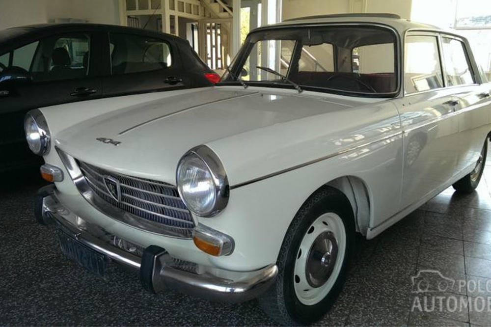 50 i kusur I DALJE GA ŽELE: Ovaj prelepi Peugeot 404 je SAMO JEDAN POZIV daleko od vas! (FOTO) (VIDEO)