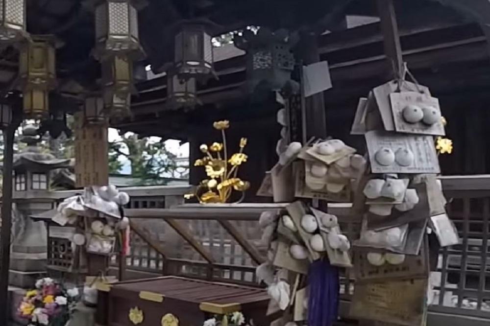 Ovo mogu samo Japanci: O hramu grudi priča ceo svet, a niko ne zna kako je nastao! (FOTO) (VIDEO)