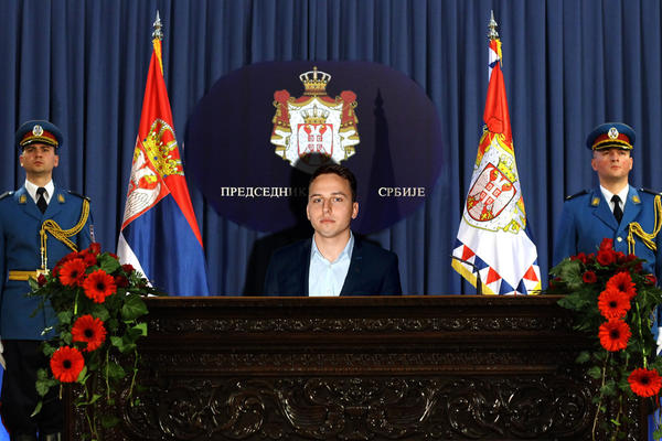 NEMANJA CVETKOVIĆ SE KANDIDUJE ZA PREDSEDNIKA SRBIJE: Ujediniću ceo Balkan, pare ću dati ugroženima! (FOTO)