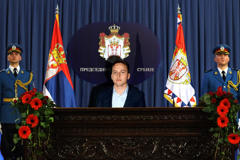 NEMANJA CVETKOVIĆ SE KANDIDUJE ZA PREDSEDNIKA SRBIJE: Ujediniću ceo Balkan, pare ću dati ugroženima! (FOTO)
