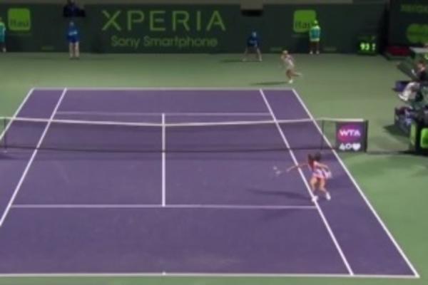 Samo za teniske sladokusce: Vanzemaljski potez Poljakinje proglašen za najlepši u 2016! (VIDEO)