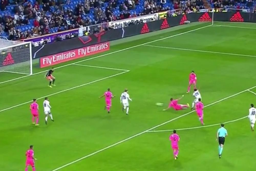 KAO ĆALE! Mali Zidan ponizio odbranu pre nego što je na maestralan način postigao prvenac za Real! (VIDEO)