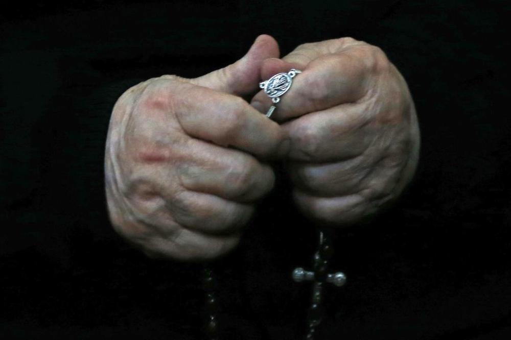 MAZNUO SKORO 100.000 EVRA! Sveštenik Eparhije sremske proneverio novac da ženi kupi stan u Beogradu