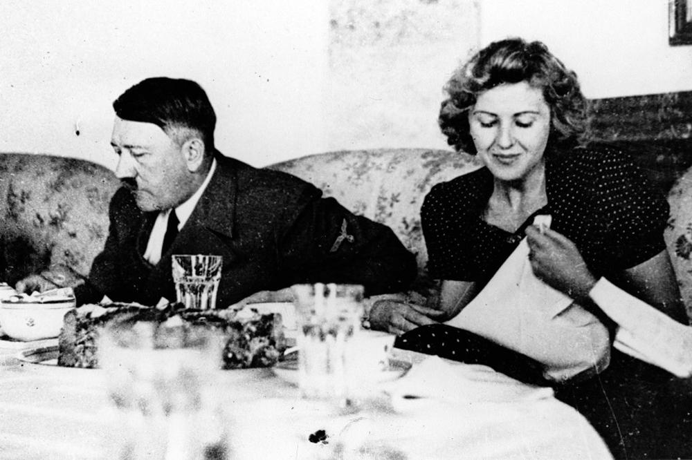 KAO OD MUTTER ROĐENA! Procurele gole fotke Hitlerove ljubavnice Eve Braun! (FOTO)