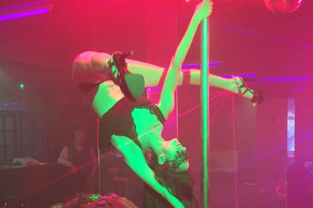 Sve CICE se lože na Bojana iz Lexingtona, a on...Uhvaćen kako luduje u STRIPTIZ KLUBU!(FOTO)