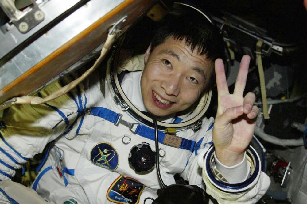 NEKO MI JE KUCAO NA VRATA BRODA DOK SAM BIO U SVEMIRU: Progovorio prvi kineski astronaut! (FOTO)(VIDEO)