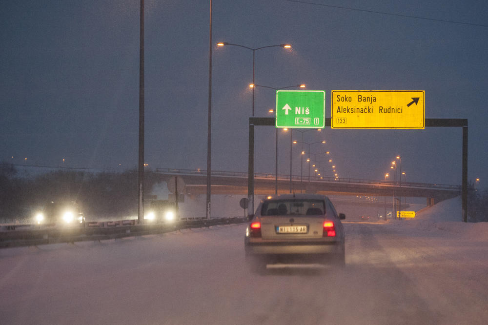 Ledeno jutro: Vozači pažnja, mokri putevi i poledica!