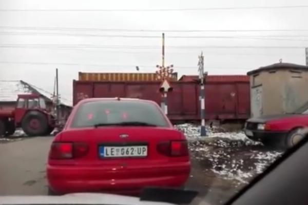 LOKOTRAKTOR: Nova senzacija na našim brzim prugama! (VIDEO)