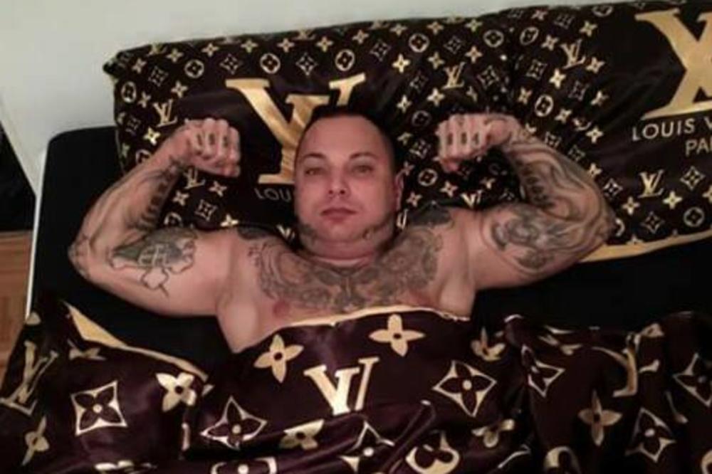 Pomeri se Šenki Versaće, PERA LUJVITON JE NOVI KRALJ INTERNETA! (FOTO)