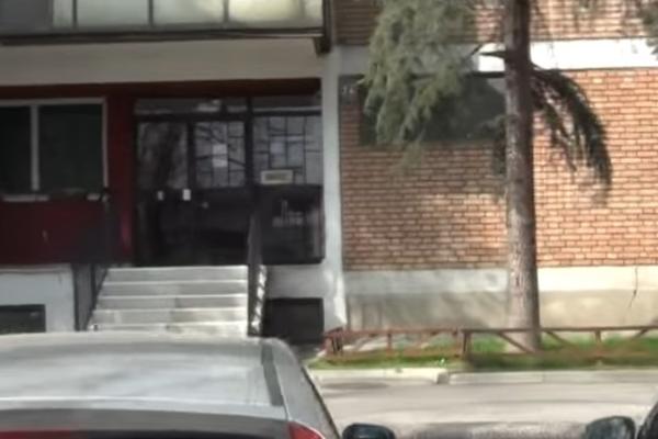 Jedino ovde u Beogradu možete da kupite LEPAK za DUVANJE i to kod GEJA: Samo dođete u BLOKOVE i tražite Simketa! (VIDEO)