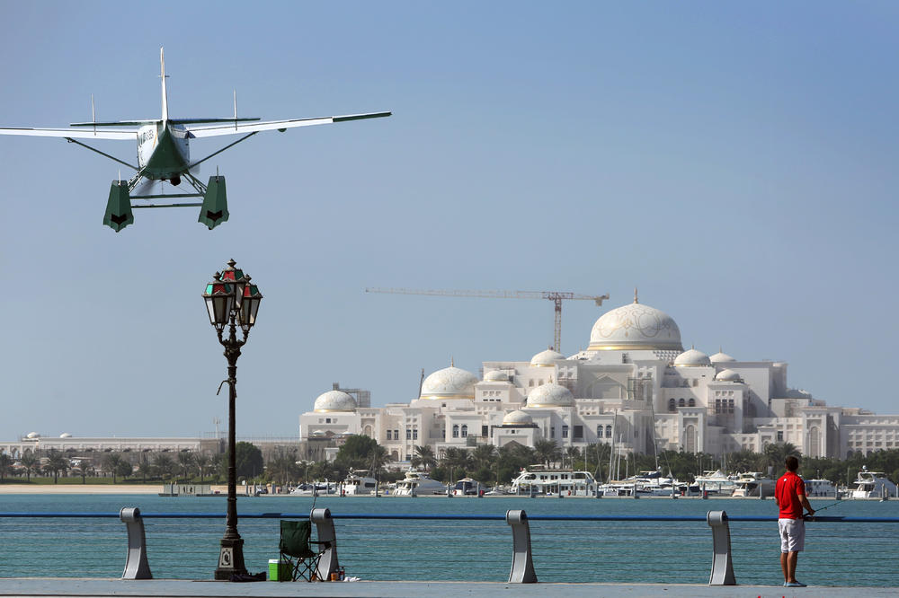 ŽIVOT SE VRAĆA U NORMALU, IZLAZIMO IZ PANDEMIJE: Prestolonaslednik Abu Dabija podelio dobre vesti!