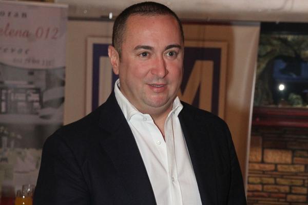 "SLAĐA NEĆE NIŠTA DA ZNA": Raskrinkana nova Đanijeva simpatija! Evo šta HOĆE s njom dok ŽENA NE GLEDA