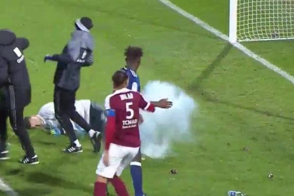 KATASTROFA U FRANCUSKOJ: Navijači pogodili golmana dinamitom i zavili svoj tim u crno! (VIDEO)