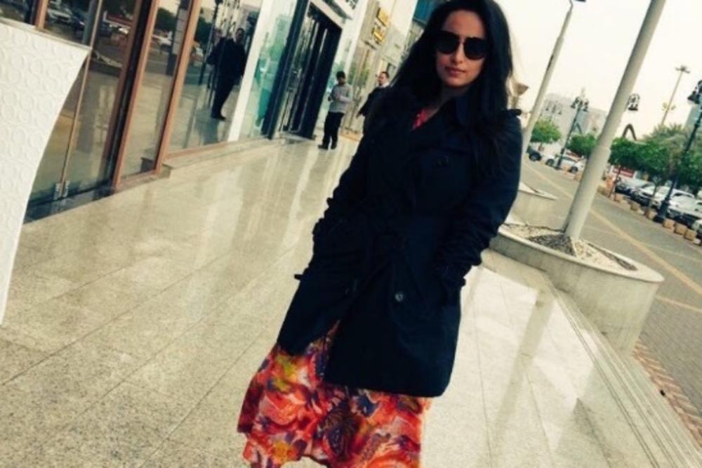 UBIJTE je i bacite njeno telo PSIMA! Zbog ove fotke devojci su potpisali smrtnu kaznu! (FOTO)