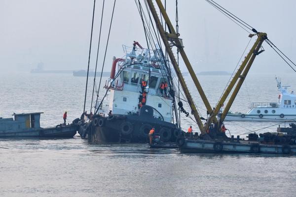 TRAGEDIJA: Potonuo ruski ribarski brod, traga se za 17 osoba!