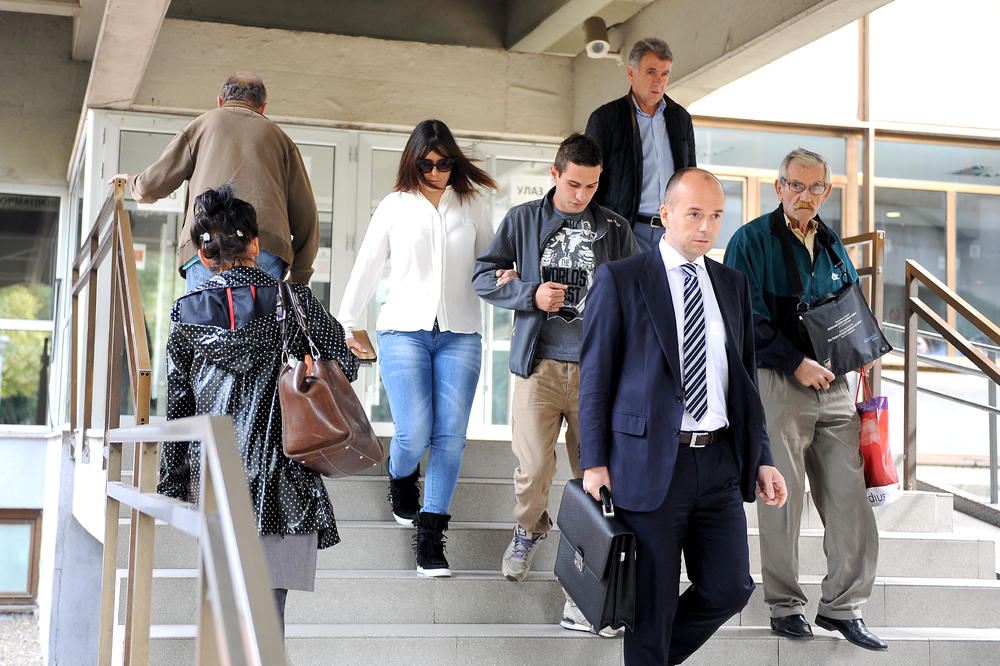 DRŽAVNA STARLETA PLAĆA MILIONSKU ODŠTETU? Osuđena je za napad na policajce, ali Dušici stiže NOVA TUŽBA!