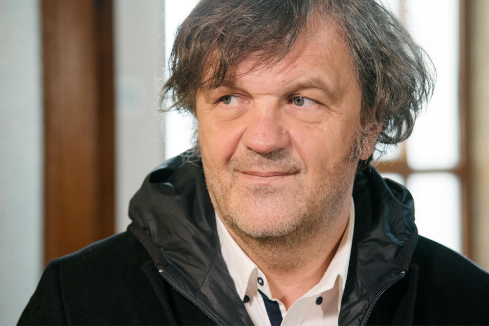 Ni Moniku Beluči ne gleda kad je ova LEPOTICA tu: Nju Kusta krije godinama! Napokon da vidimo njegovu ženu MAJU! (FOTO)