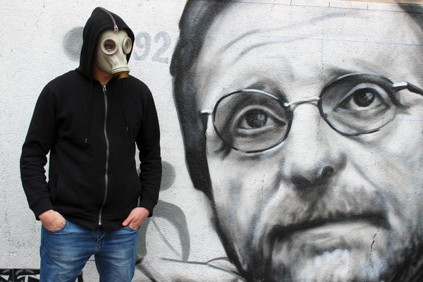 POZNATO KO JE PREŠKRABAO GROBARSKE MURALE! Huligani napali i nedužne svedoke, umalo da strada bračni par! (FOTO)